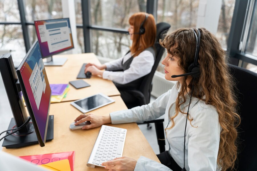 people-working-call-center_23-2149288161